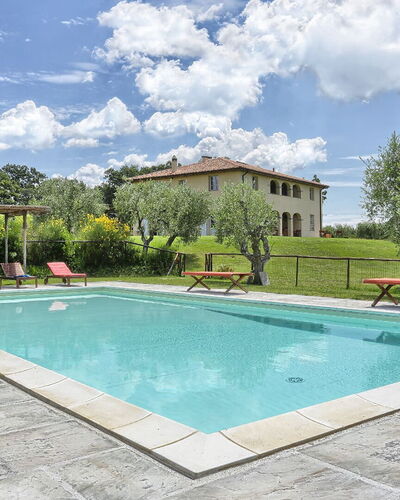 Villa Il Meluccio 12: Piscina, Mueble, Mueble Para Exteriores, Inmuebles, Recurso, Jardín, Hacienda, Sombra, Silla, Casa De Campo