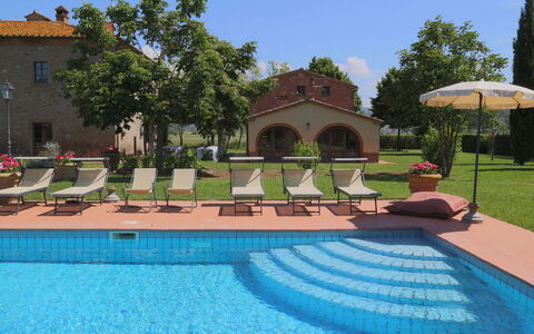 Le Caselle 26: Inmuebles, Hacienda, Piscina, Villa, Recurso, Patio, Casa De Campo, Yarda, Mansión, Hotel