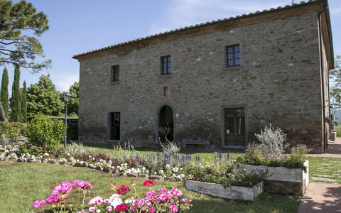 Le Caselle 26: Arbusto, Casa, Casa, El Terreno Del Lote, Cabaña, Inmuebles, Casa De Campo, Puerta, Jardín