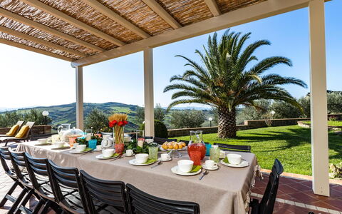Il Poggiarellino 14: Mueble, Mesa, Silla, Cocina Y Comedor Mesa, Recurso, Mueble Para Exteriores, Eco Hotel, Sombra, Mesa Al Aire Libre, Jardín