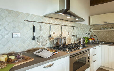 La Vecchia Fonte 15: Cocina, Mostrador, Diseño De Interiores, Aparato De Cocina, Estufa De Cocina, Piso, Estufa De Gas, Estufa, Electrodoméstico, Gabinetes