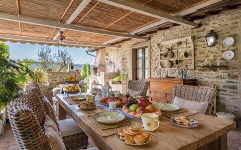 La Capannina 2+2: Mueble, Mesa, Silla, Cocina Y Comedor Mesa, Casa, Mesa Al Aire Libre, Maceta, Mueble Para Exteriores, Comedor, Cabaña