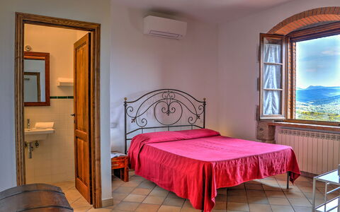 La Casa di Elsa 6: Pared, Casa, Mueble, Suelo, Habitación, Techo, Cama, Marco De La Cama, Sábana, Departamento