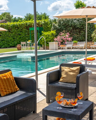 La Colonica 18: Piscina, Mueble Para Exteriores, Mueble, Paraguas, Recurso, Sunlounger, Silla, Mesa Al Aire Libre, Jardín, Eco Hotel