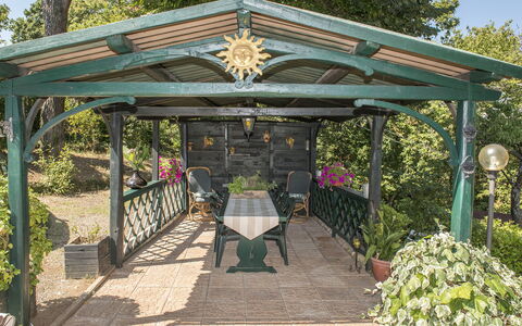 Villa Ombrosa 8: Jardín, Kiosko, Sombra, Maceta, Estructura Al Aire Libre, Planta De Casa, Pabellón, Pérgola, Patio, Yarda