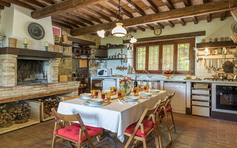 La Cerqua 8: Mueble, Madera, Diseño De Interiores, Casa, Cocina, Mesa, Casa, Cocina Y Comedor Mesa, Habitación, Silla