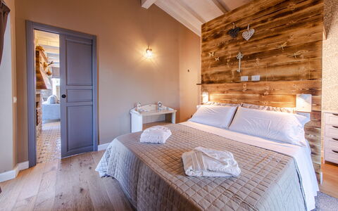Cottage Violapo 6+2: Mueble, Madera, Diseño De Interiores, Habitación, Suelo, Piso, Casa, Cama, Encendiendo, Sábana