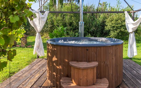 Cottage Violapo 6+2: Arreglo De Tubería, Bañera, Piscina, Jacuzzi, Manchas De Madera, Jardín, Sombra, Patio Interior, Mueble Para Exteriores