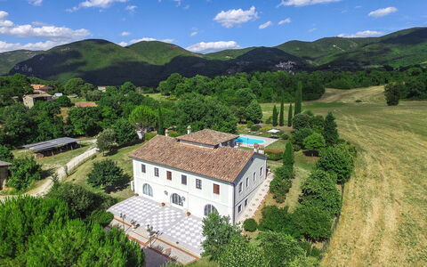 Tenuta Astolfi 12+3: Hierba, Casa, Inmuebles, Paisaje, Casa, El Terreno Del Lote, Casa De Campo, Área Rural, Césped, Hacienda