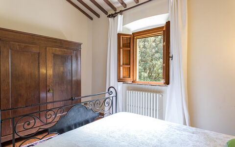 Tenuta Sagherina 8: Habitación, Cama, Madera, Diseño De Interiores, Sábana, Lecho, Mueble, Piso, Suelo, Marco De La Cama