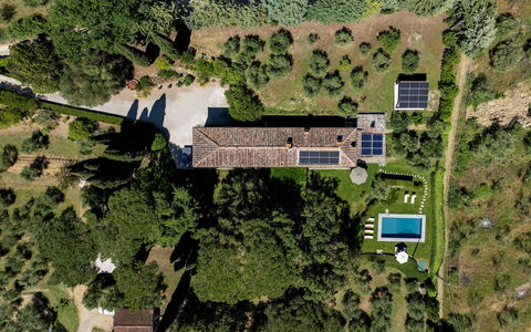 Tenuta Sagherina 8: Casa, Barrio Residencial, Paisaje, Casa, Inmuebles, El Terreno Del Lote, Piscina, Vista Panorámica, Jardín, Fotografía Aérea