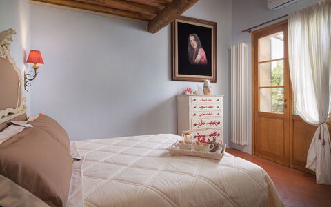 Villa Zaca 6: Mueble, Cama, Habitación, Diseño De Interiores, Sábana, Madera, Lecho, Linos, Piso, Suelo