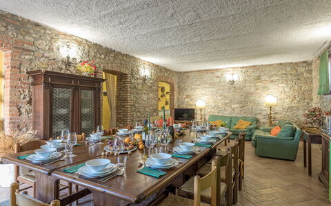 Podere San Ansano 14+2: Mueble, Pared, Mesa, Silla, Diseño De Interiores, Comedor, Cocina Y Comedor Mesa, Piso, Techo, Encendiendo
