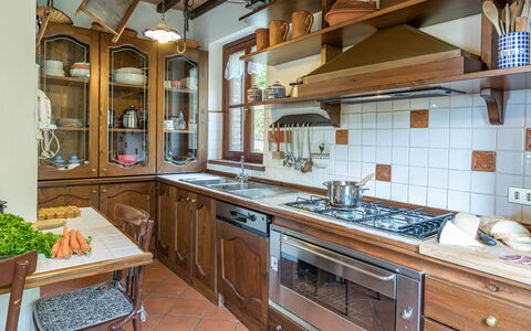 Villa Paola 6: Cocina, Mostrador, Diseño De Interiores, Gabinetes, Mueble, Madera, Aparato De Cocina, Piso, Electrodoméstico, Techo