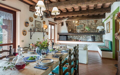 Villa Paola 6: Mueble, Diseño De Interiores, Casa, Mesa, Casa, Comedor, Cocina Y Comedor Mesa, Silla, Habitación, Casa De Campo
