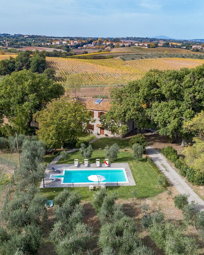 Casale le Tre Querce 8+1: Barrio Residencial, Casa, Inmuebles, Casa, El Terreno Del Lote, Piscina, Jardín, Plantación, Césped, Hacienda