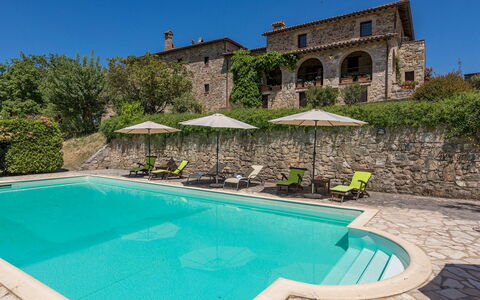 Podere le Corone 14: Piscina, Recurso, Hacienda, Inmuebles, Villa, Losa, Jardín, Mueble Para Exteriores, Patio, Thermae