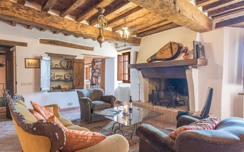 Podere le Corone 14: Mueble, Pared, Madera, Diseño De Interiores, Casa, Piso, Techo, Casa, Sala, Habitación