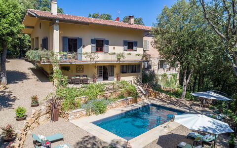 Villa Rinaldi 6: Casa, Barrio Residencial, Casa, Puerta, Cabaña, Inmuebles, Hacienda, Balcón, Sombra, Villa