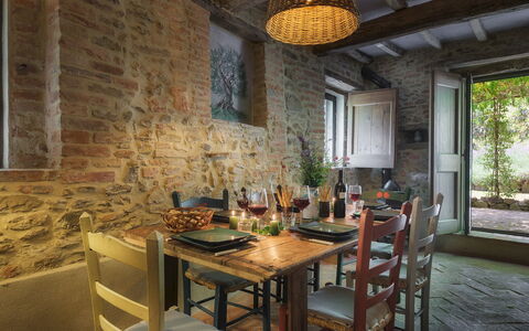 Casa di Pan 6: Mueble, Diseño De Interiores, Silla, Pared, Comedor, Mesa, Cocina Y Comedor Mesa, Madera, Techo, Piso