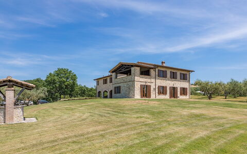 Le Residenze dei Potti 12: Cielo, Llanura, Área Rural, El Terreno Del Lote, Casa, Inmuebles, Casa De Campo, Césped, Paisajismo, Villa