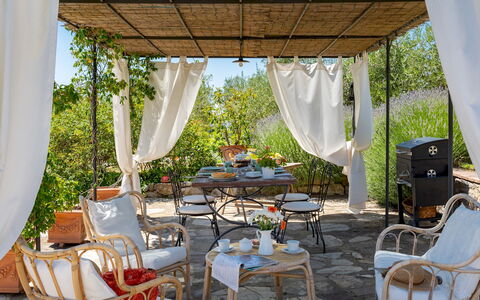 Country House Lo Spigo 4: Mueble, Silla, Mueble Para Exteriores, Mesa, Mesa Al Aire Libre, Patio, Sombra, Jardín, Estructura Al Aire Libre, Patio Interior
