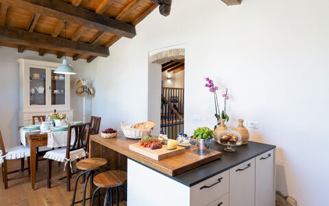 Country House Lo Spigo 4: Mueble, Diseño De Interiores, Piso, Cocina, Madera, Mostrador, Mesa, Techo, Cocina Y Comedor Mesa, Silla