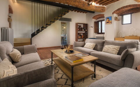 La Vecchia Pieve 8: Mueble, Diseño De Interiores, Pared, Sofá, Piso, Habitación, Madera, Suelo, Techo, Sala