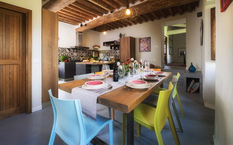 La Vecchia Pieve 8: Mueble, Diseño De Interiores, Piso, Silla, Pared, Mesa, Madera, Cocina Y Comedor Mesa, Comedor, Suelo