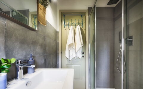 La Vecchia Pieve 8: Baño, Arreglo De Tubería, Piso, Diseño De Interiores, Suelo, Grifo, Plomería, Encendiendo, Habitación, Lavabo