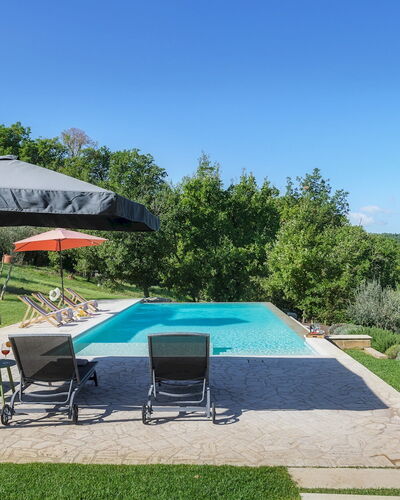 La Vecchia Pieve 8: Piscina, Ocio, Mueble Para Exteriores, Recurso, Sunlounger, Recreación, Paraguas, Sombra, Jardín, Eco Hotel