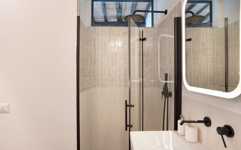 Poggio Novoli 6: Pared, Diseño De Interiores, Arreglo De Tubería, Baño, Piso, Suelo, Plomería, Encendiendo, Lámpara, Grifo