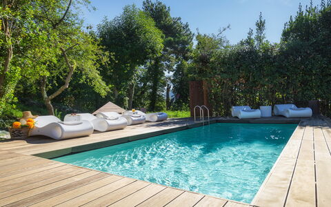 La Dama del Bosco 8+3: Piscina, Mueble Para Exteriores, Recurso, Material Compuesto, Sombra, Jardín, Eco Hotel, Ocio, Paisajismo, Fuente De Agua