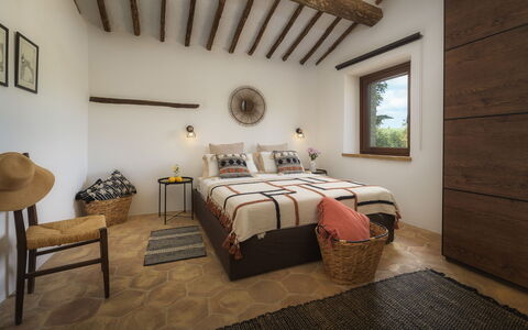 Casale Tavernelle 6: Mueble, Madera, Diseño De Interiores, Piso, Habitación, Suelo, Casa, Cama, Habitación, Lecho