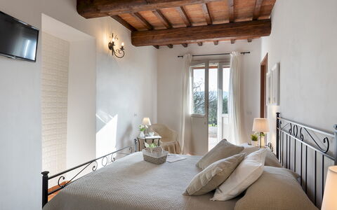 Casa la Fenice 8+2: Mueble, Cama, Pared, Habitación, Diseño De Interiores, Piso, Suelo, Techo, Casa, Lecho