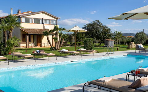 La Buganvilla 14: Piscina, Recurso, Mueble Para Exteriores, Sunlounger, Paraguas, Eco Hotel, Ocio, Sombra, Hotel, Inmuebles
