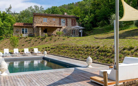 Anticiana 8: Piscina, Cabaña, Mueble Para Exteriores, Jardín, Inmuebles, Casa De Campo, Paisajismo, Patio Interior, Césped, Silla