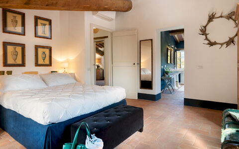 Anticiana 8: Mueble, Cama, Diseño De Interiores, Habitación, Pared, Piso, Suelo, Lecho, Sábana, Madera