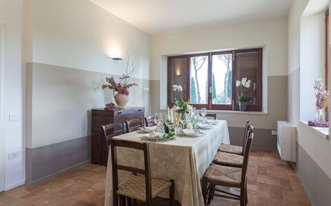 Villa Anna Elisa 8: Mueble, Diseño De Interiores, Piso, Comedor, Cocina Y Comedor Mesa, Techo, Mesa, Suelo, Encendiendo, Habitación