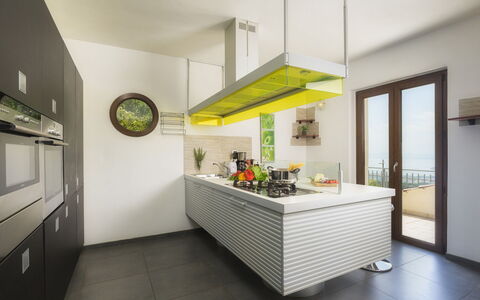 Villa Maggiorana 10: Cocina, Mostrador, Diseño De Interiores, Aparato De Cocina, Piso, Mueble, Electrodoméstico, Techo, Gabinetes, Casa