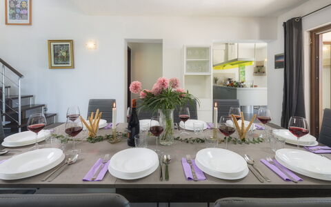 Villa Maggiorana 10: Mueble, Diseño De Interiores, Mesa, Silla, Piso, Techo, Cocina Y Comedor Mesa, Encendiendo, Habitación, Comedor