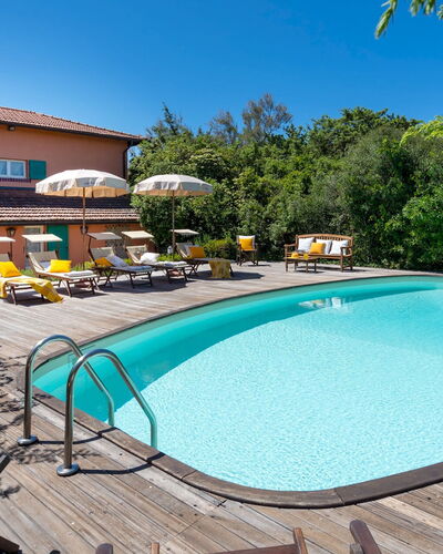 Villa Corallina 12: Piscina, Mueble Para Exteriores, Recurso, Eco Hotel, Silla, Ocio, Paraguas, Hacienda, Villa, Sombra