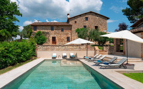 Terra di Siena 14: Inmuebles, Piscina, Villa, Mueble Para Exteriores, Fuente De Agua, Sunlounger, Casa De Campo