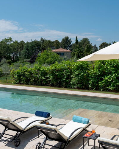 Terra di Siena 14: Mueble Para Exteriores, Mueble, Piscina, Paraguas, Sunlounger, Silla, Sombra, Material Compuesto, Mesa Al Aire Libre, Recurso