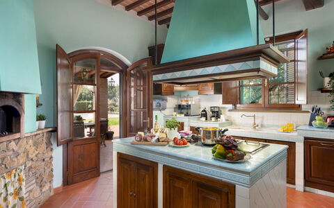 Villa Nikka 6: Cocina, Diseño De Interiores, Mueble, Mostrador, Madera, Piso, Gabinetes, Casa, Techo, Encendiendo