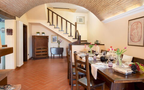 Villa Nikka 6: Mueble, Diseño De Interiores, Piso, Pared, Suelo, Madera, Techo, Mesa, Cocina Y Comedor Mesa, Comedor
