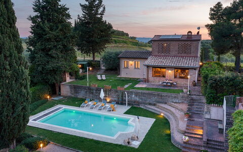Il Fienile 4: Piscina, Barrio Residencial, Casa, Casa, Inmuebles, Jardín, Cabaña, Patio Interior, Casa De Campo, Villa