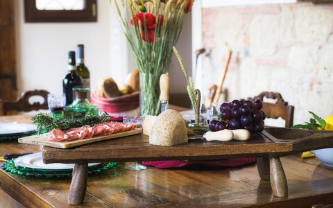 Il Fienile 4: Comida, Produce, Vajilla, Fruta, Ingrediente, Mesa, Mueble, Los Alimentos Naturales, Utensilios Para Servir