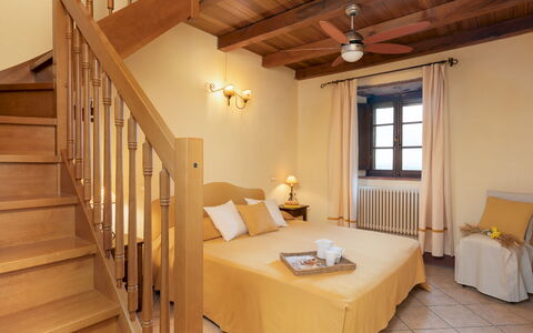 Guado al Sole 26+4: Mueble, Diseño De Interiores, Piso, Suelo, Habitación, Habitación, Casa, Cama, Techo, Departamento