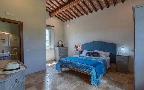 Le Colombelline 12: Mueble, Diseño De Interiores, Pared, Piso, Suelo, Techo, Habitación, Cama, Habitación, Casa
